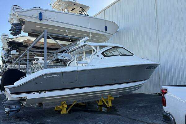 Pursuit 365 DC Yacht For Sale