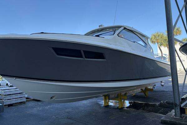 Pursuit 365 DC Yacht For Sale