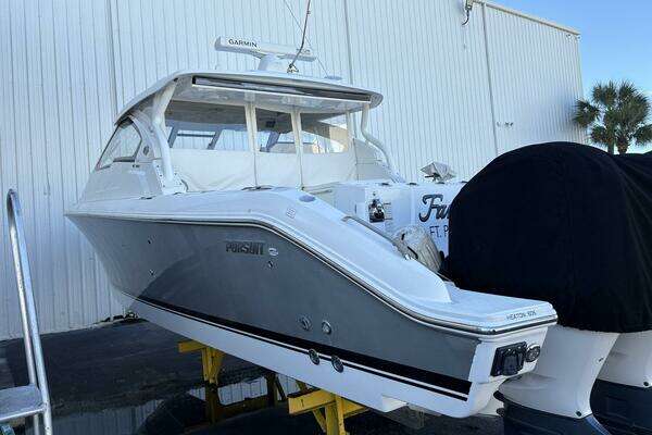 Pursuit 365 DC Yacht For Sale