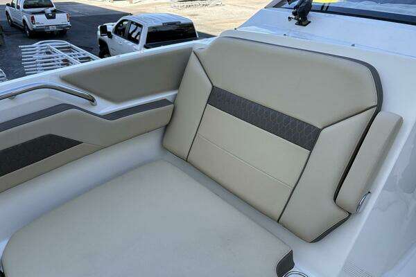 Pursuit 365 DC Yacht For Sale