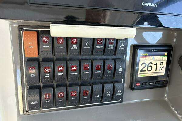 Pursuit 365 DC Yacht For Sale