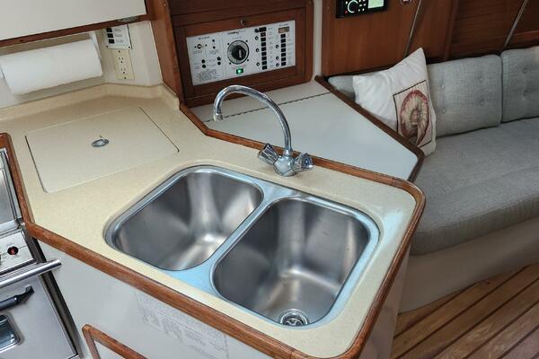 Beta Wave  32ft Catalina Yacht For Sale