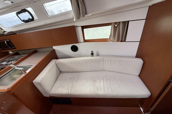 35ft Beneteau Yacht For Sale