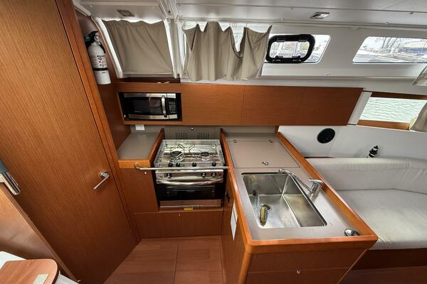 35ft Beneteau Yacht For Sale