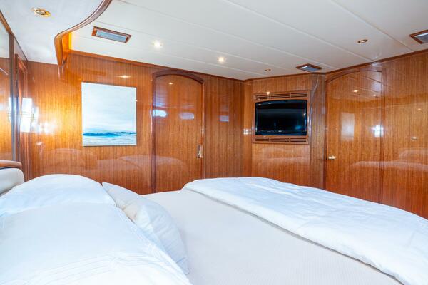 WHILE AWAY III 63ft Hampton Yacht For Sale