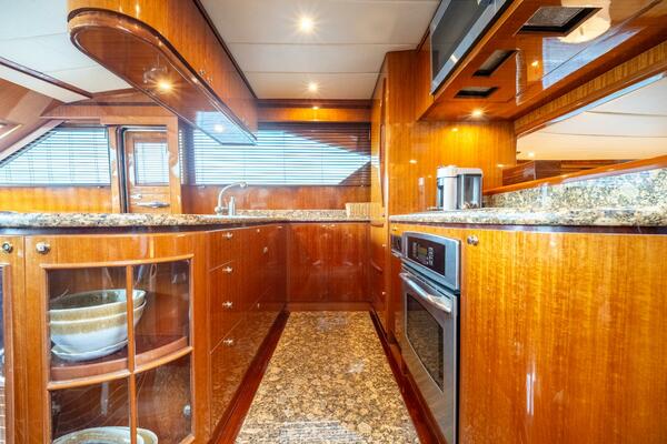 WHILE AWAY III 63ft Hampton Yacht For Sale