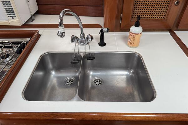 Layla 46ft Beneteau Yacht For Sale