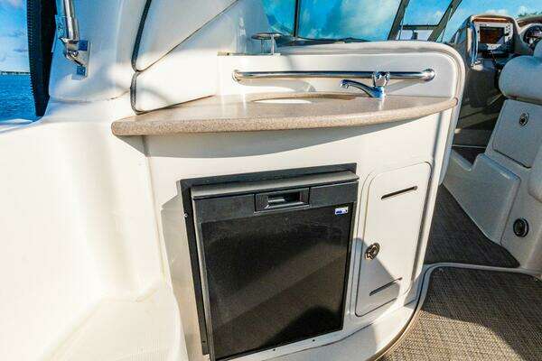 Photo of the 2007 Sea Ray 320 Sundancer
