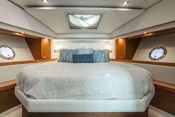 Tiara Yachts 39 Coupe Yacht For Sale
