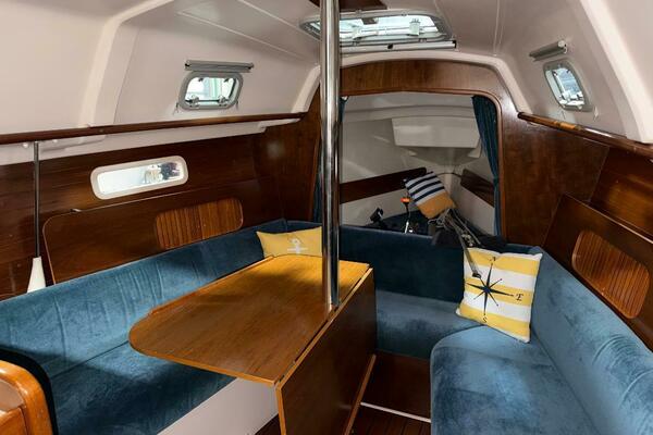 Theresa 28ft Beneteau Yacht For Sale