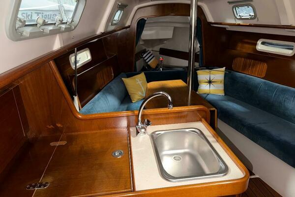 Theresa 28ft Beneteau Yacht For Sale