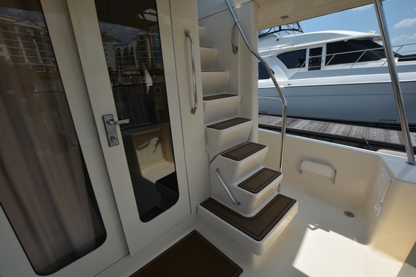 2005 Mainship 34
