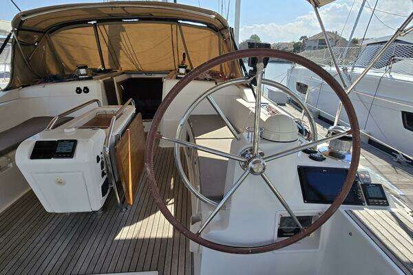 Jeanneau 509 Yacht For Sale
