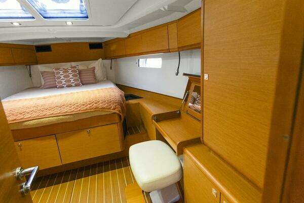 Jeanneau 509 Yacht For Sale