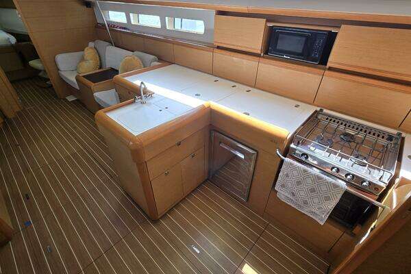 Jeanneau 509 Yacht For Sale