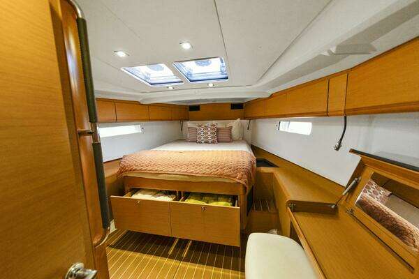 Jeanneau 509 Yacht For Sale