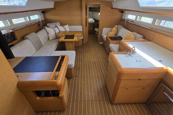 Jeanneau 509 Yacht For Sale