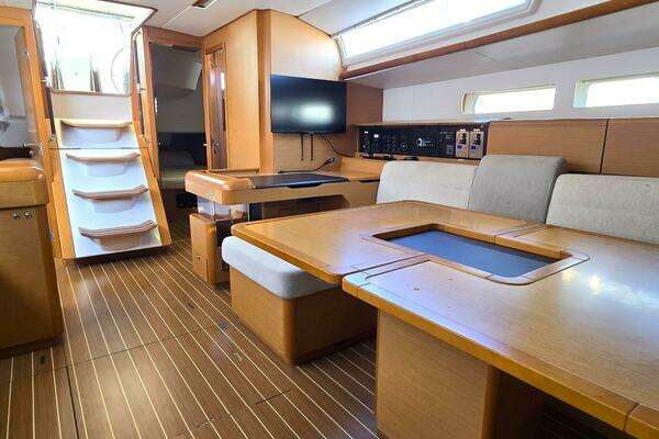 Jeanneau 509 Yacht For Sale