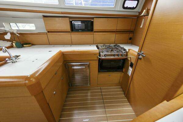 Jeanneau 509 Yacht For Sale