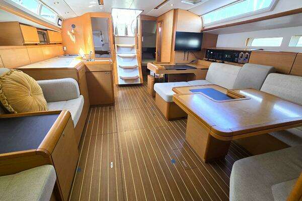 Jeanneau 509 Yacht For Sale