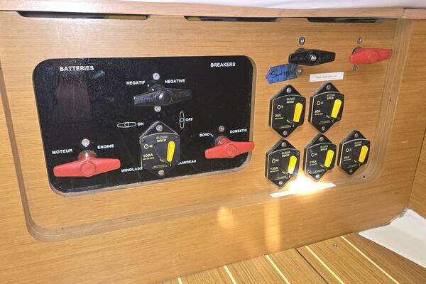 Jeanneau 509 Yacht For Sale