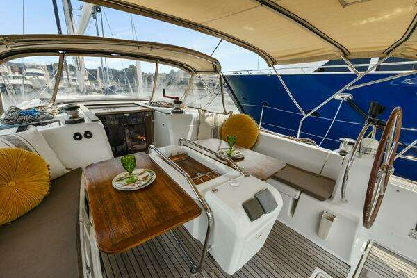 Jeanneau 509 Yacht For Sale