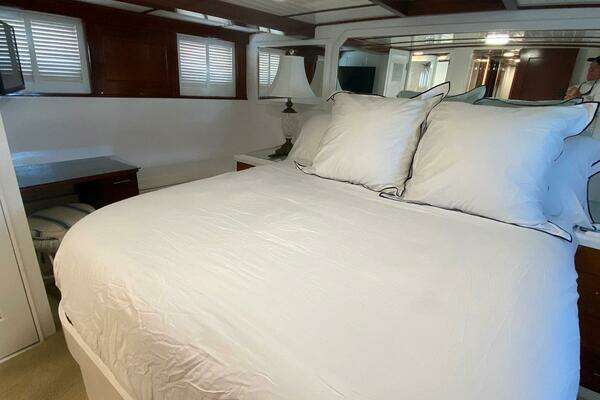 Trumpy 68 Motor Yacht Yacht For Sale