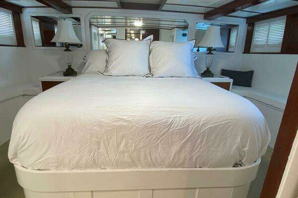 Trumpy 68 Motor Yacht Yacht For Sale