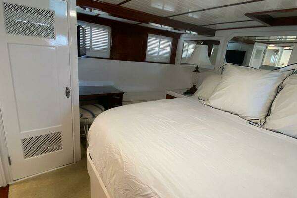 Trumpy 68 Motor Yacht Yacht For Sale