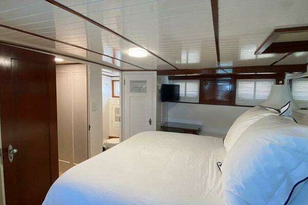 Trumpy 68 Motor Yacht Yacht For Sale