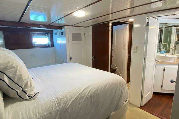 Trumpy 68 Motor Yacht Yacht For Sale