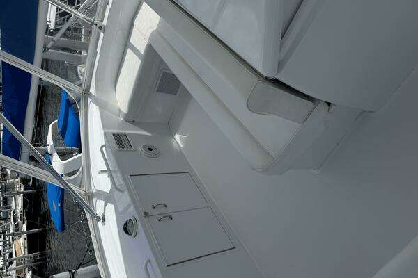Hatteras 60 Convertible Yacht For Sale