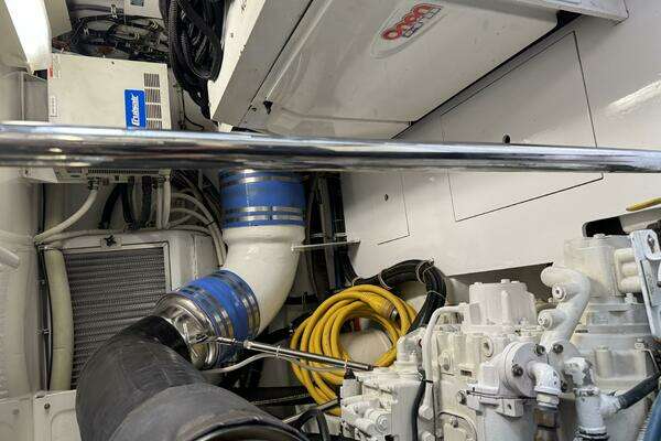 Hatteras 60 Convertible Yacht For Sale