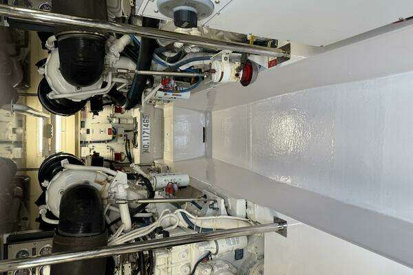 Hatteras 60 Convertible Yacht For Sale