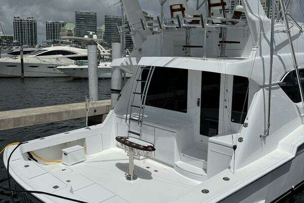 Hatteras 60 Convertible Yacht For Sale