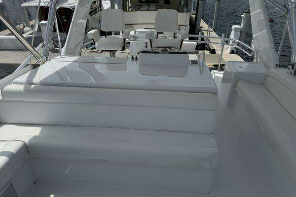 Hatteras 60 Convertible Yacht For Sale
