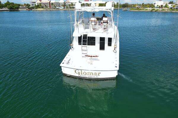 Hatteras 60 Convertible Yacht For Sale