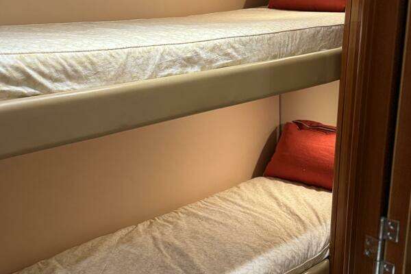 Hatteras 60 Convertible Yacht For Sale