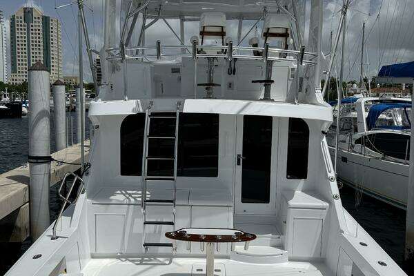 Hatteras 60 Convertible Yacht For Sale