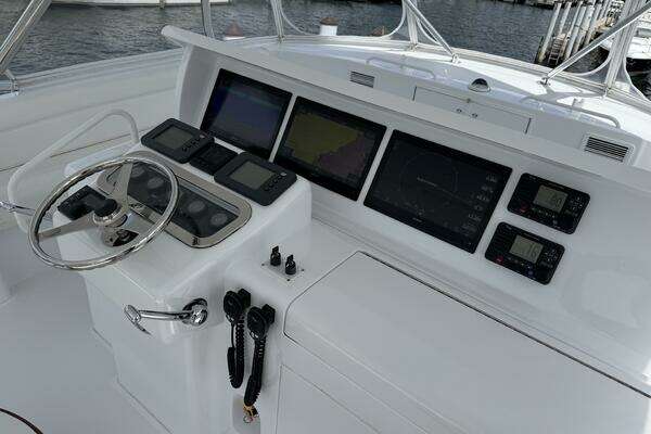 Hatteras 60 Convertible Yacht For Sale