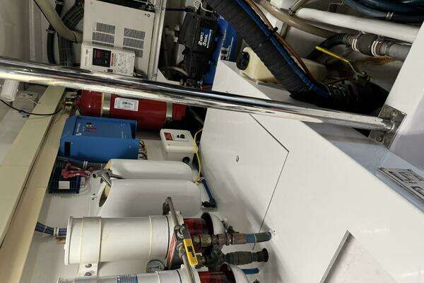 Hatteras 60 Convertible Yacht For Sale