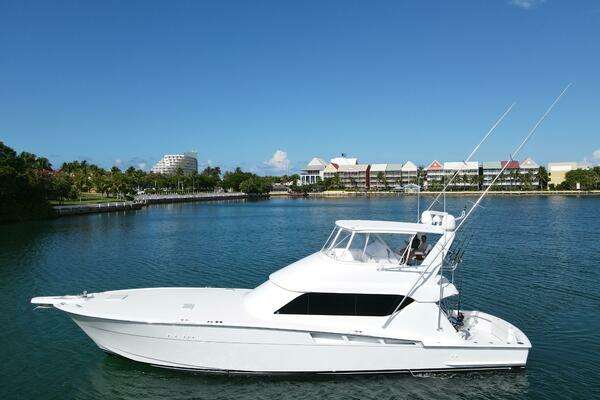 Hatteras 60 Convertible Yacht For Sale
