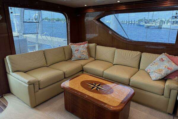 Hatteras 60 Convertible Yacht For Sale