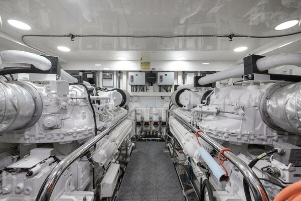 LIVE MAS 85ft Ocean Alexander Yacht For Sale