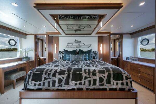 Ocean Alexander 85 Yacht For Sale
