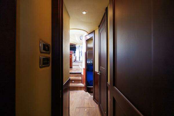 Sea Ray 52 Sedan Bridge Yacht For Sale