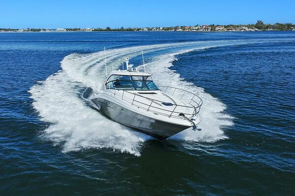 2006 Sea Ray 44 Sundancer underway