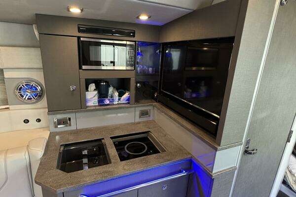 Formula 430 Super Sport Crossover Yacht For Sale