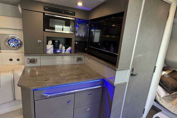 Formula 430 Super Sport Crossover Yacht For Sale