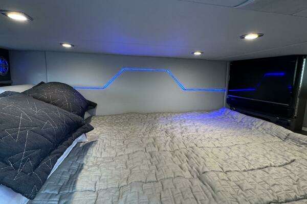 Formula 430 Super Sport Crossover Yacht For Sale